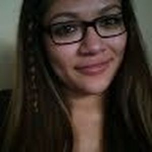 Meet your Posher, Yesenia